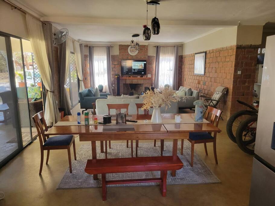 Warthog House-Cozy Country House, 3 Bed Mumbwa المظهر الخارجي الصورة